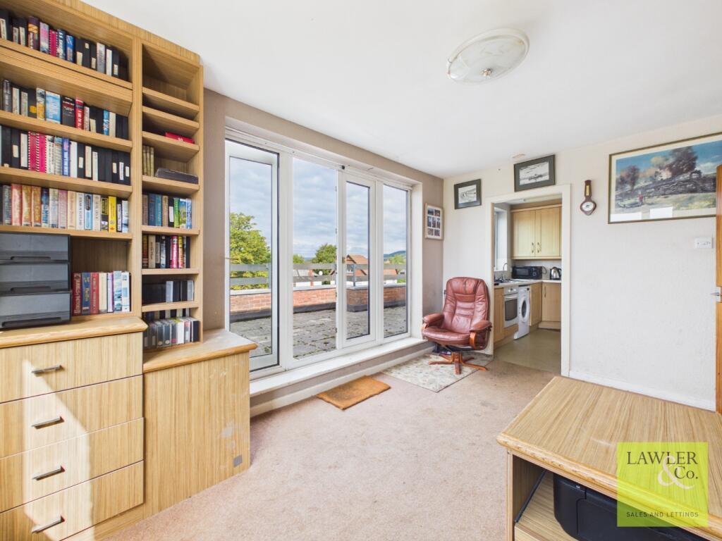 Apartment in Stockport, Greater Manchester - View 4