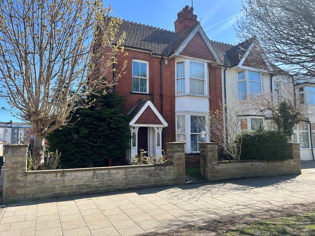 5-bed semi-detached on Lumley Avenue, SKEGNESS, £220,000