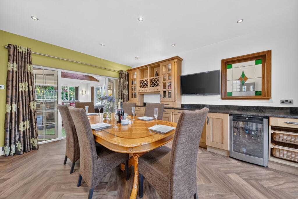 House in Kirklees, Cleckheaton - View 4
