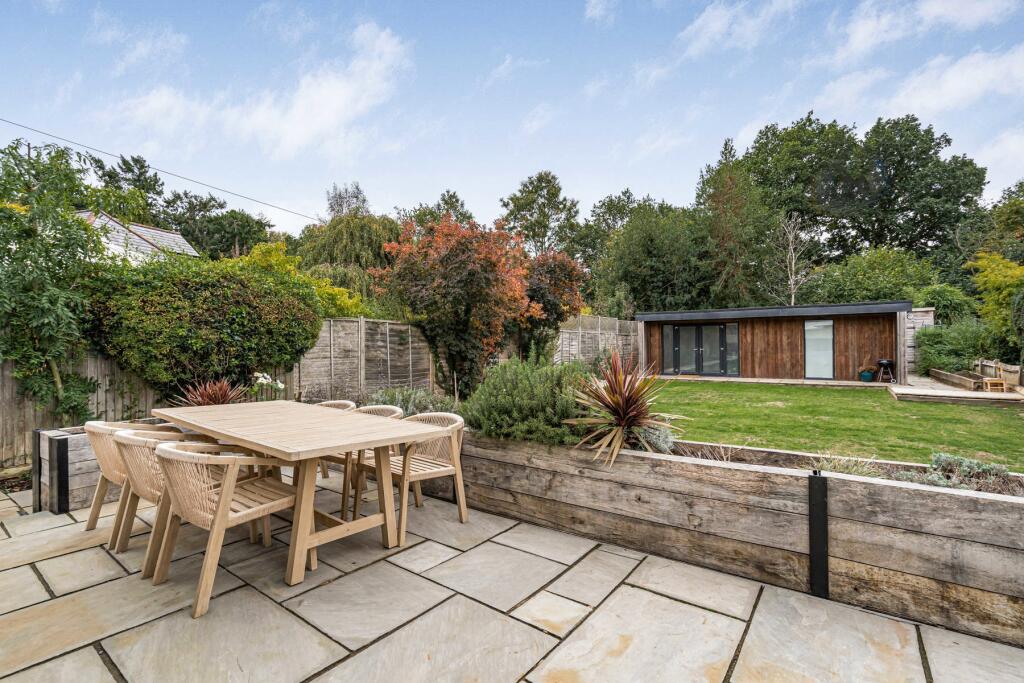 House in Waverley, Bargate Wood, Godalming - View 4