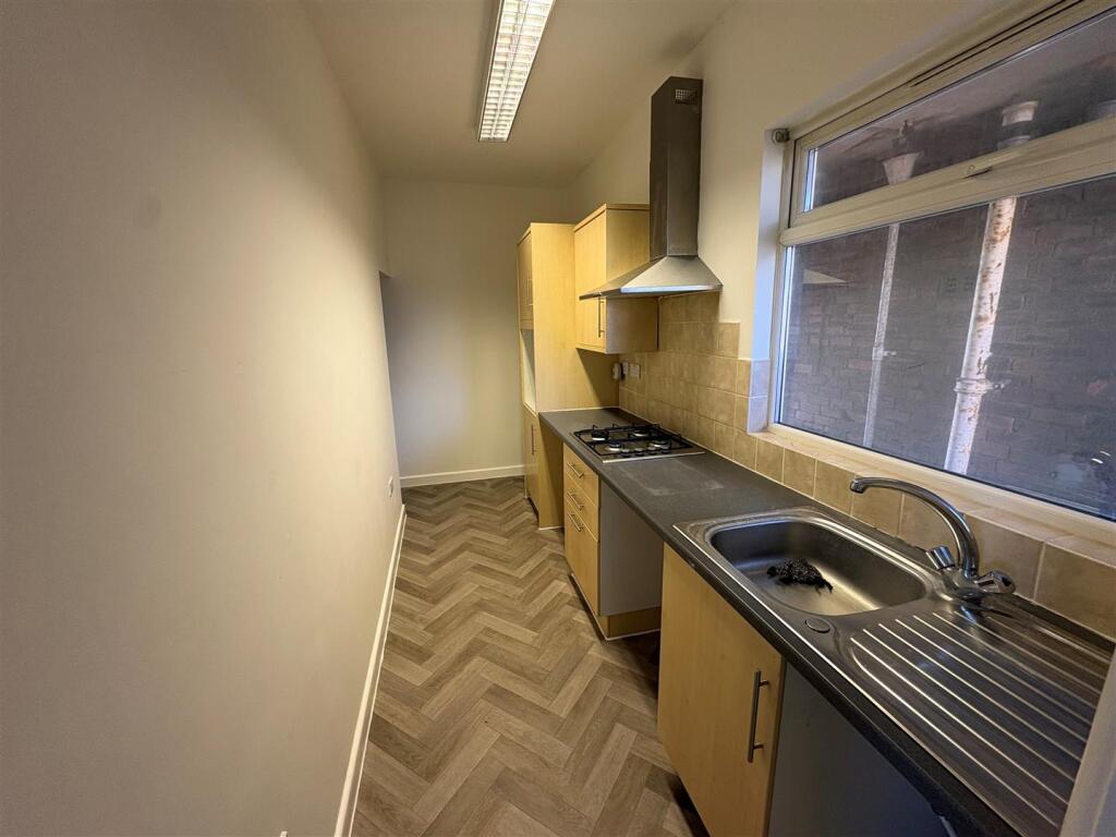 House in Bradford, Little Horton, Wibsey - View 3