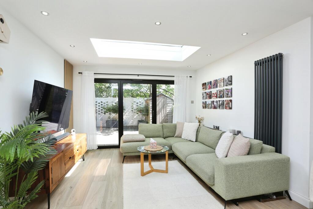 House in London - View 3