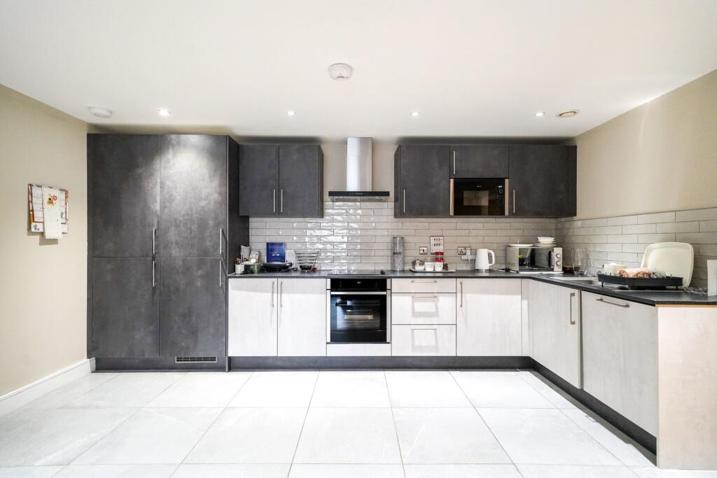 Apartment in Solihull, Shirley - View 4
