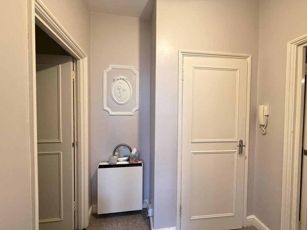 Apartment in Eastleigh, Hound - View 2