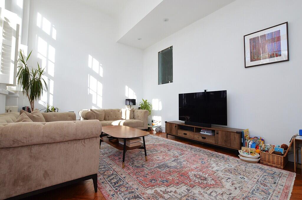 House in Redhill - View 2