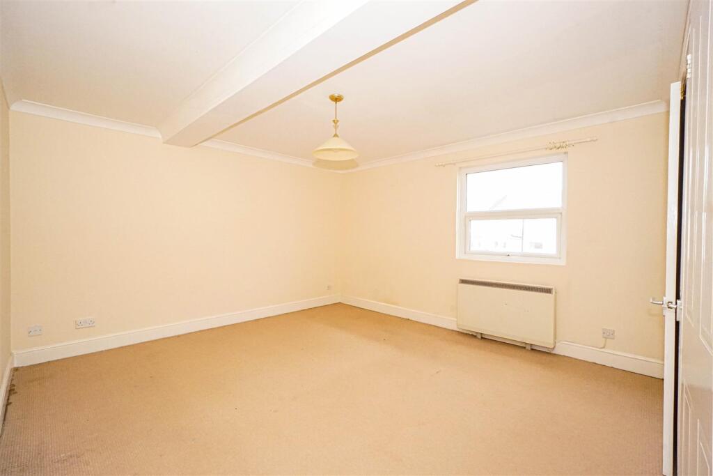 Apartment in Hastings, East Sussex - More