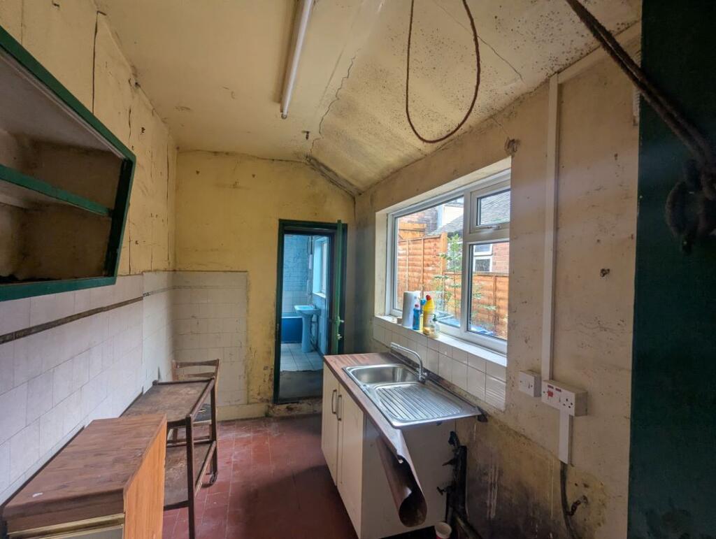 House in Stoke-on-Trent - View 3