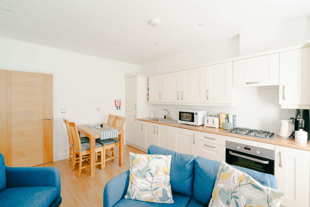 Midland Way, Thornbury, Bristol photo 4