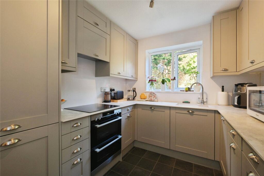 Apartment in Truro - View 3