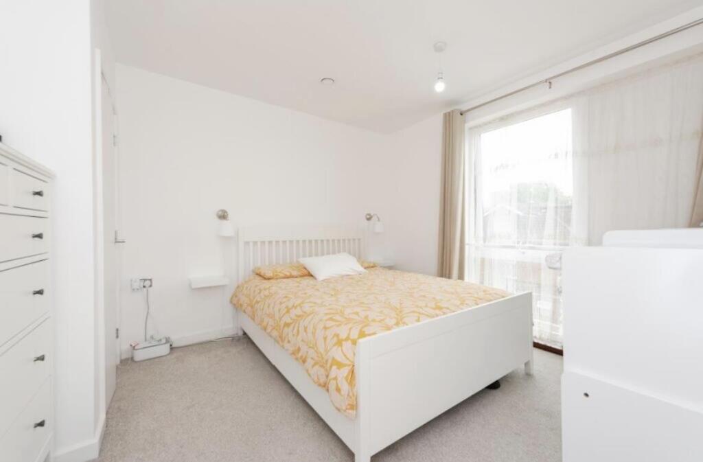 Alderwick Drive, Hounslow - View 6