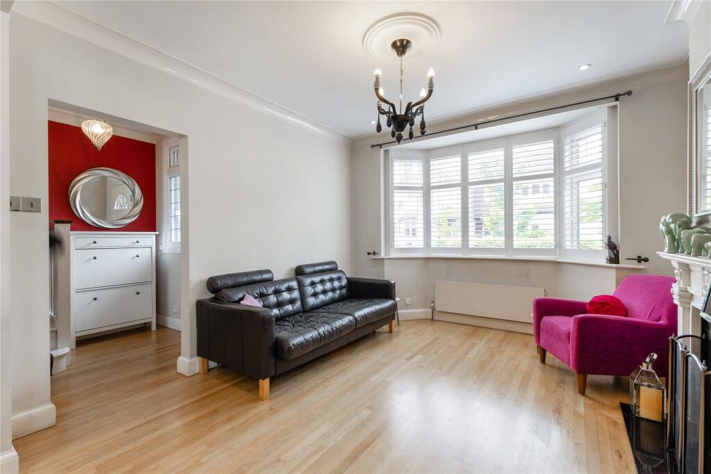 Anchorage Close, London, SW19 photo 2