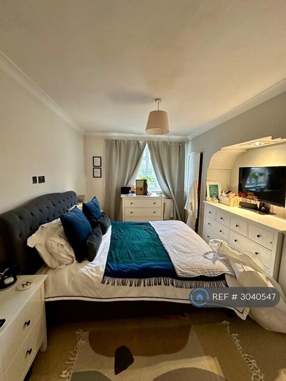 Apartment in Sutton - View 5