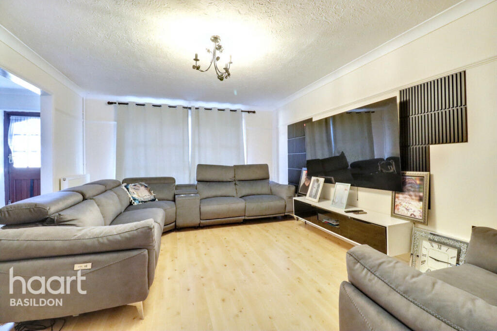 Acorn Place, Basildon photo 2