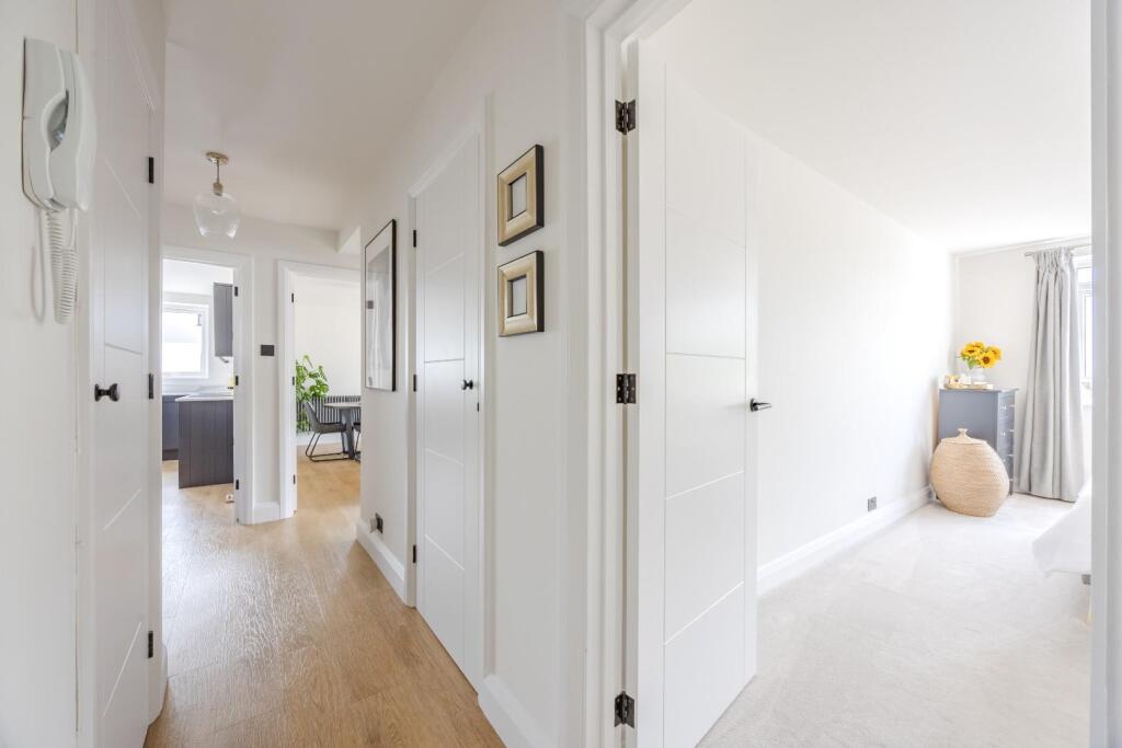 Apartment in Southend-on-Sea - More