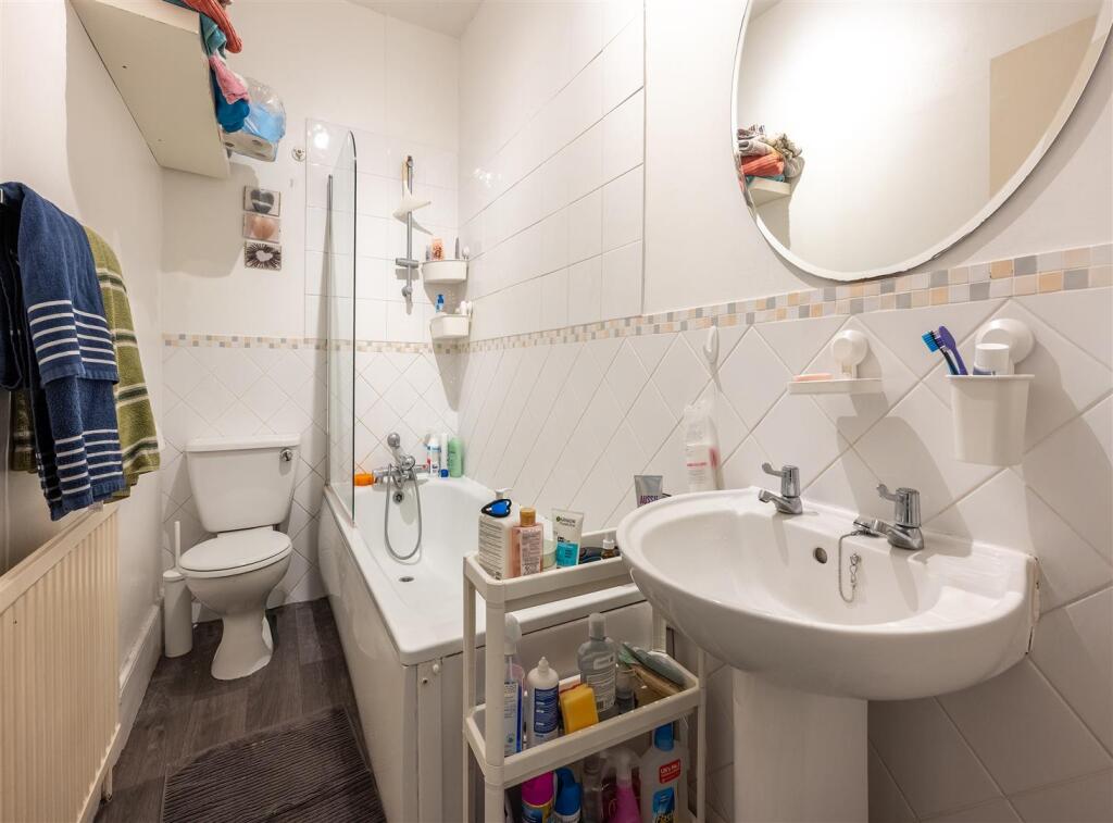 Apartment in London, Snaresbrook - View 5
