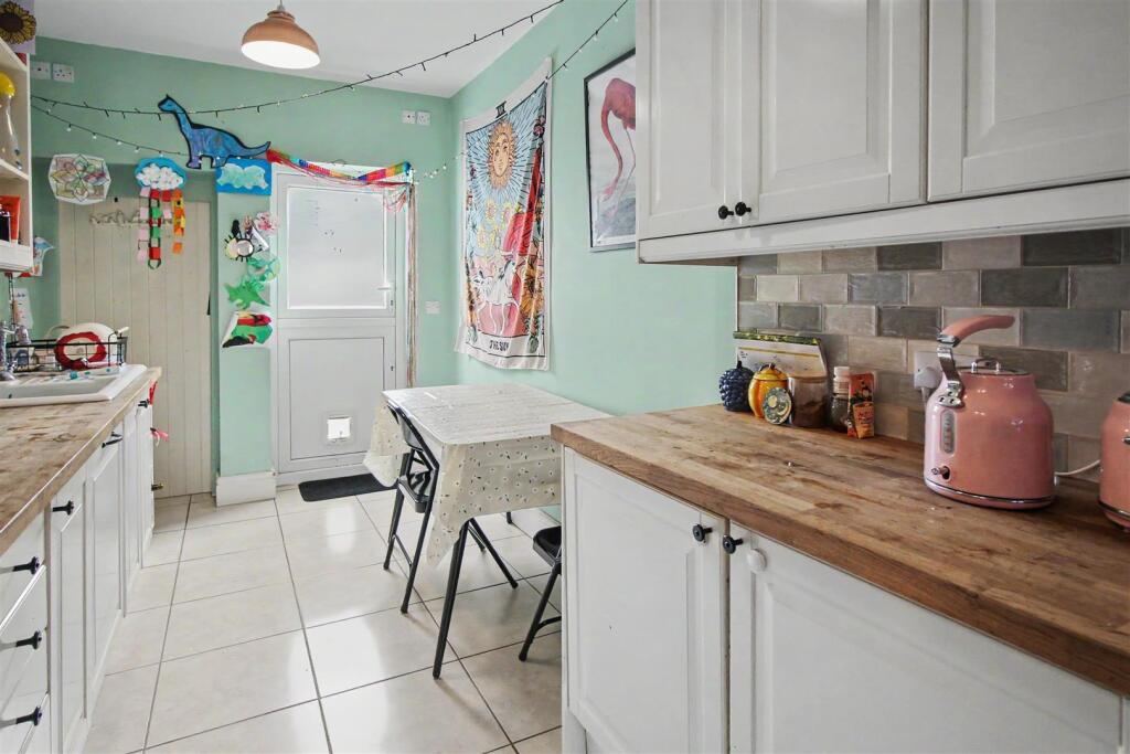 House in Kettering, Woodford - More