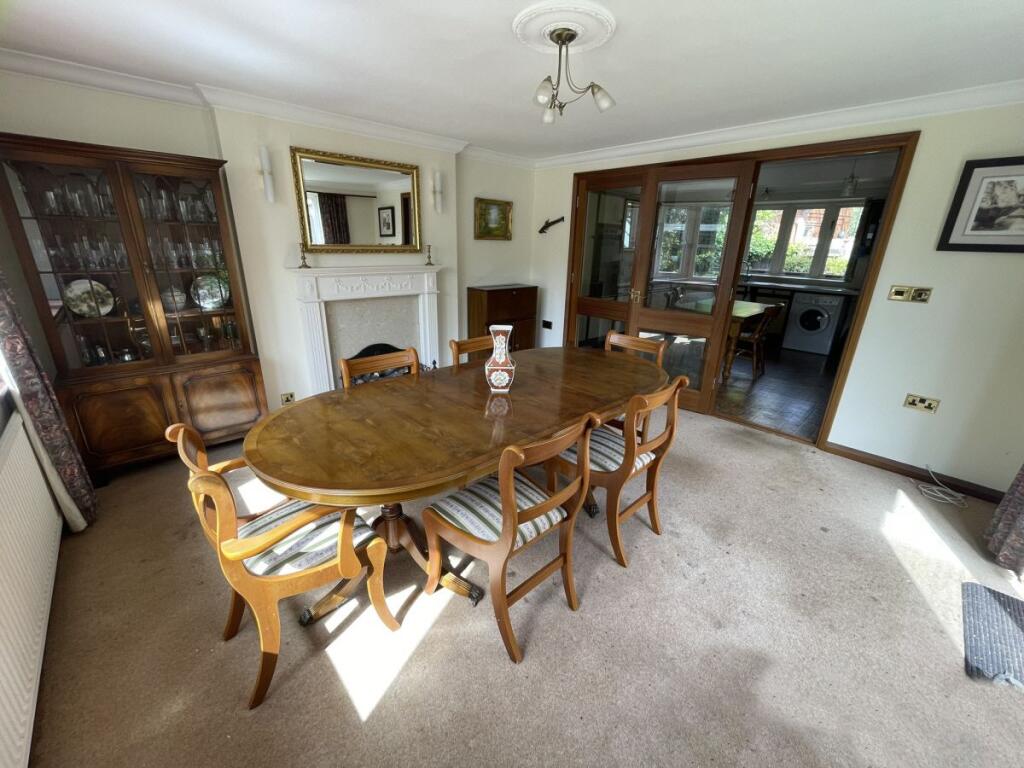 House in Broadway: Peterborough, City of Peterborough - View 4