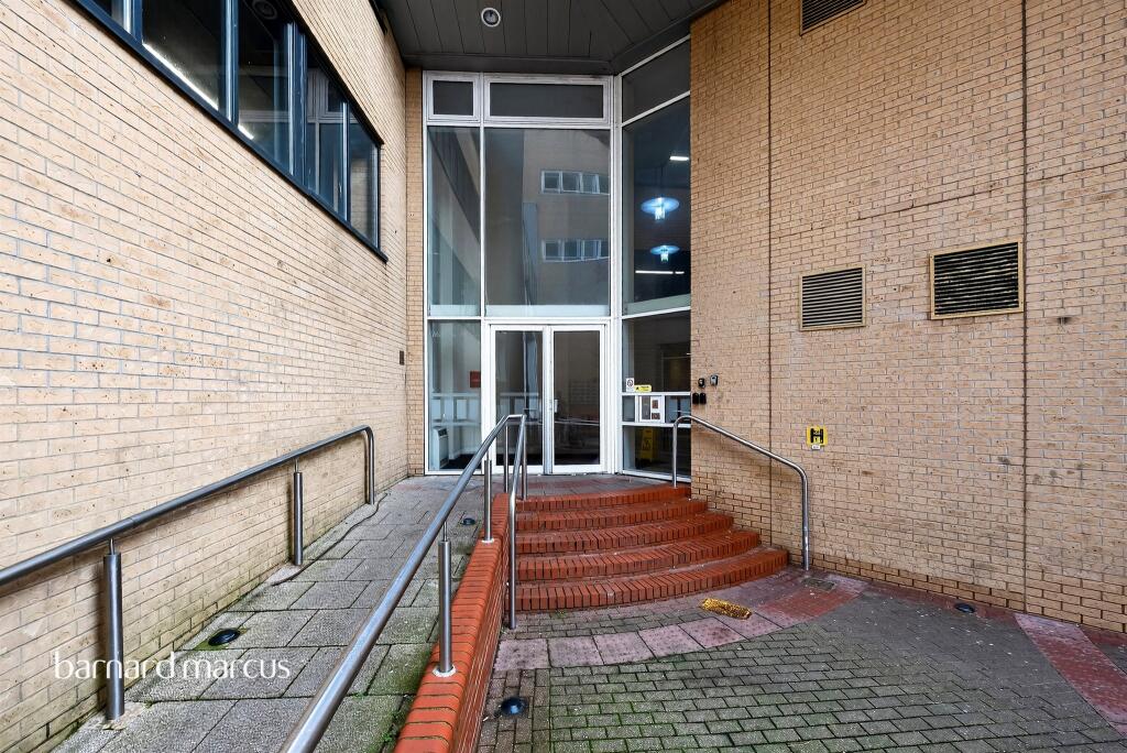 Main image of property: High Street, Feltham