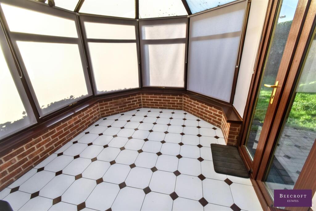 Caraway Grove, Swinton, Mexborough photo 3