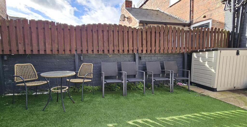 1 bedroom house share for rent