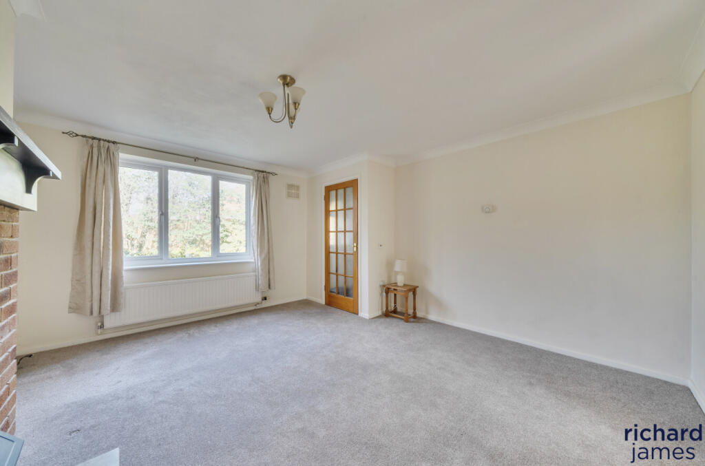 Lineacre Close, Grange Park, Swindon, SN5 photo 2
