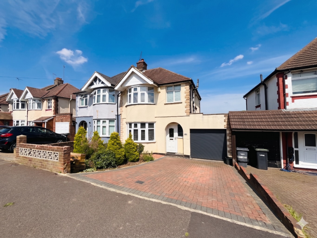 Main image of property: Somerset Avenue, Luton, Bedfordshire, LU2 0PJ