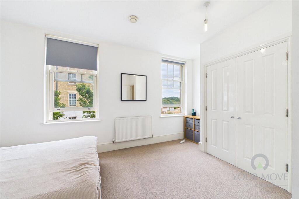 Apartment in Upton, St Crispin's - More
