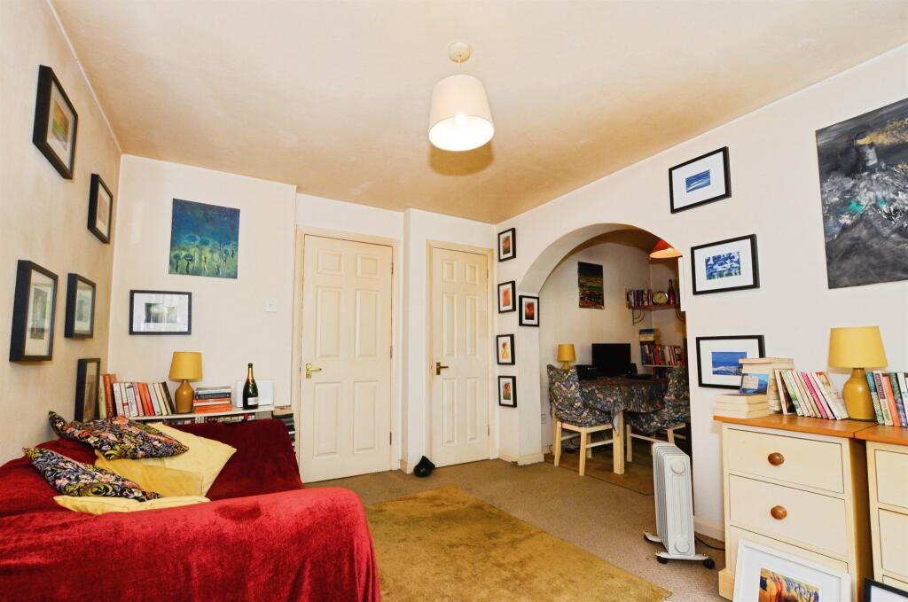 Apartment in Aylesbury, Buckinghamshire - View 3