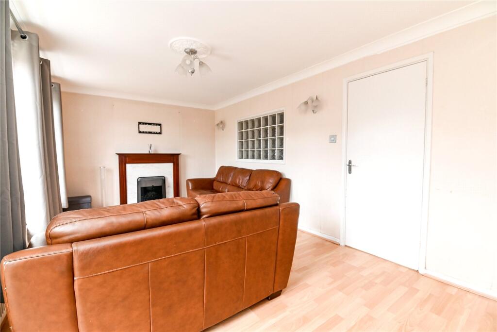 Brownsea Close, New Milton, Hampshire, BH25 photo 4