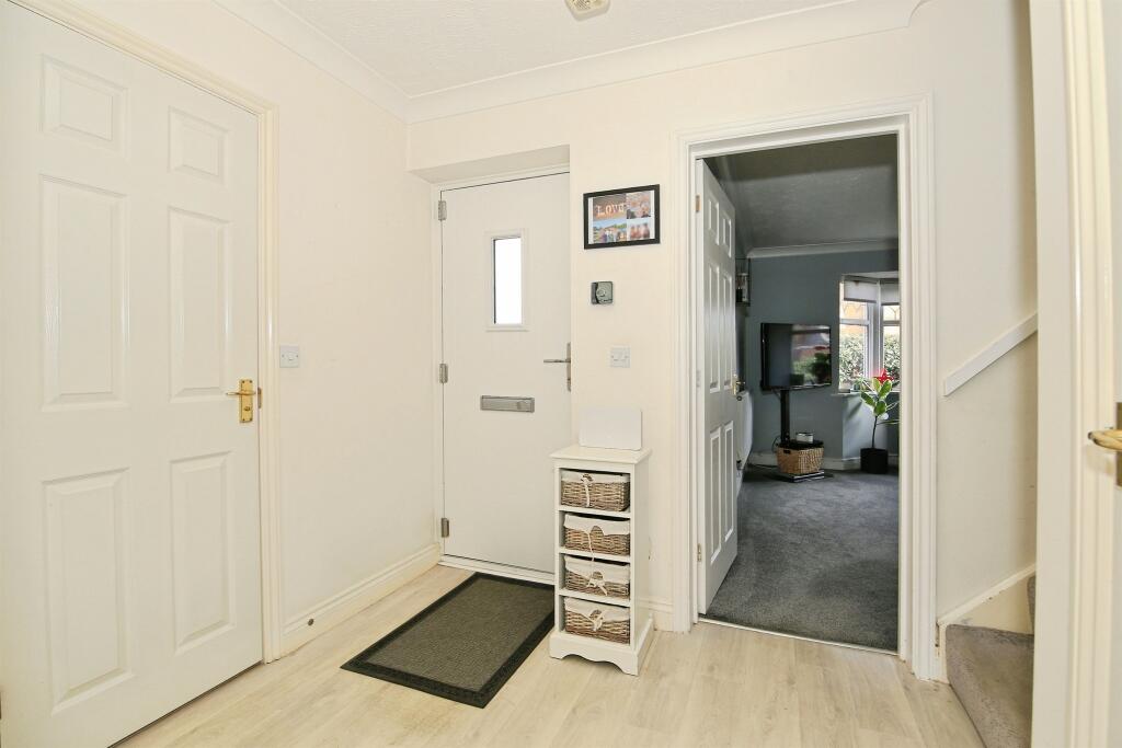 Ford Close, Yaxley, Peterborough photo 2