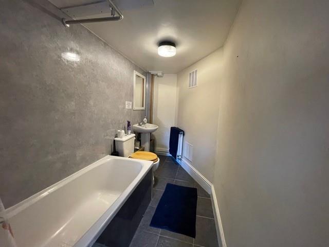 5 bedroom terraced house for rent