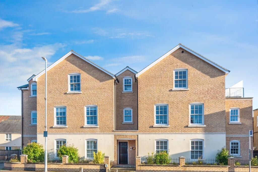 Main image of property: 40 Huntingdon Street, St. Neots, PE19