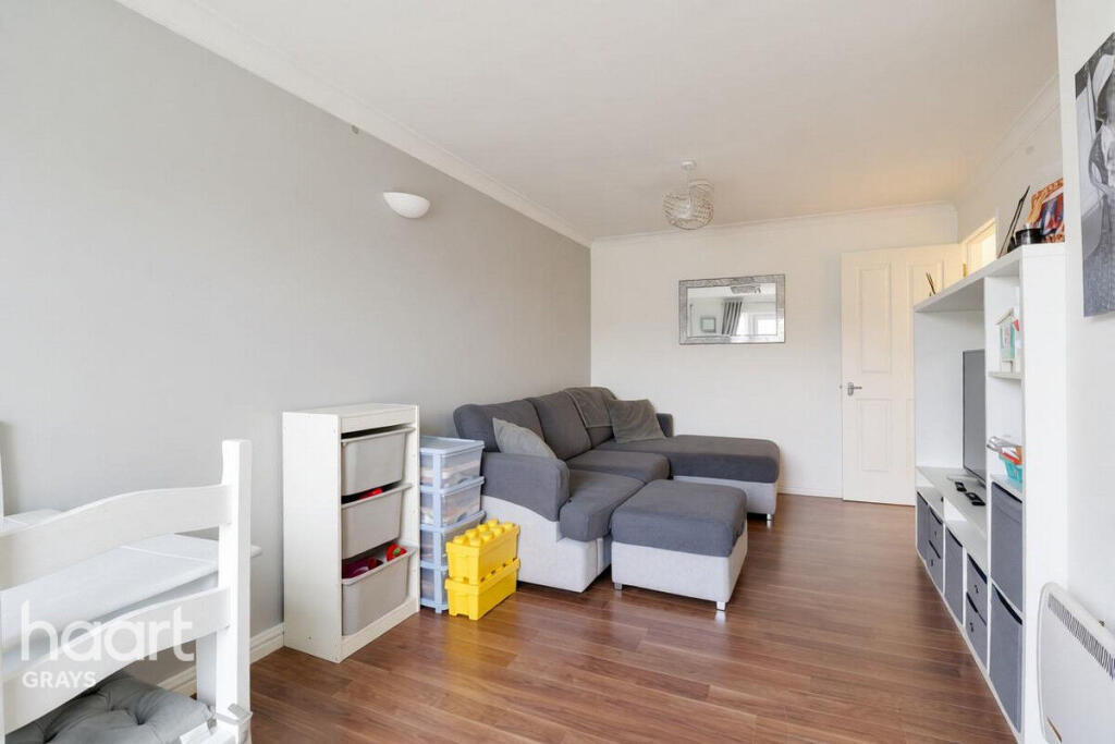Apartment in Purfleet-on-Thames, Essex - View 3