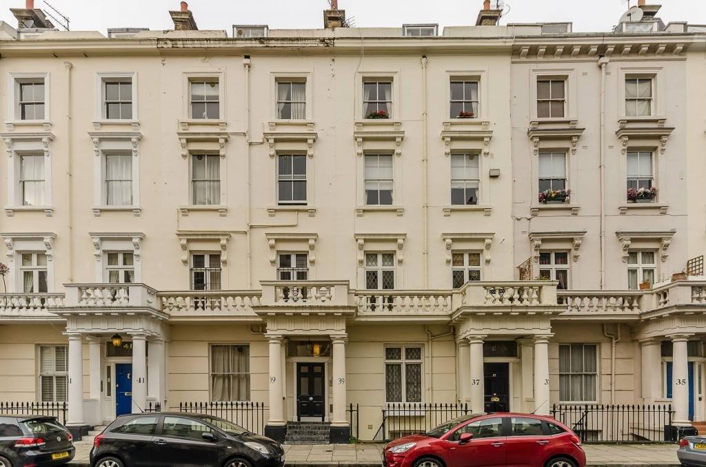 Main image of property: Gloucester Street,
Pimlico, SW1V