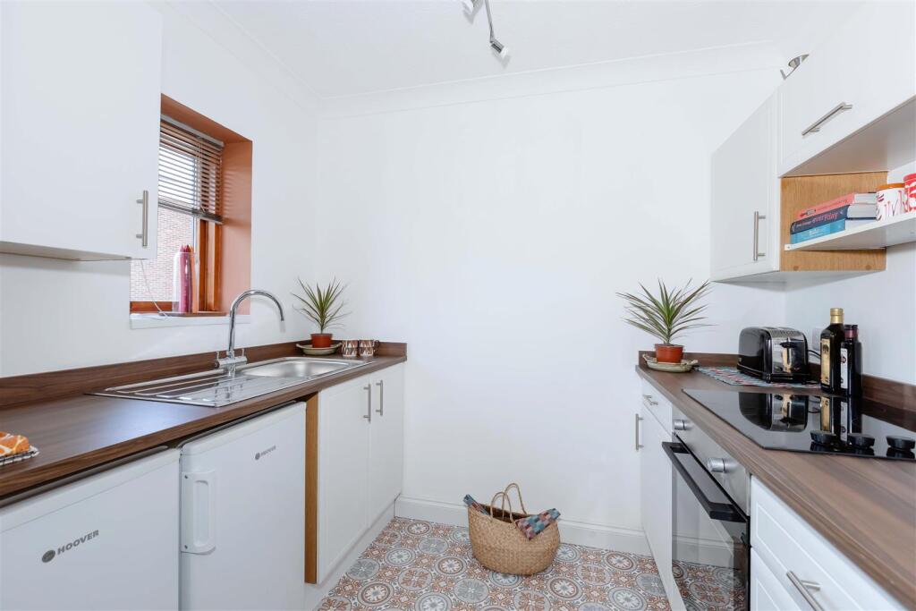 Apartment in Worthing, Goring-by-Sea - View 5