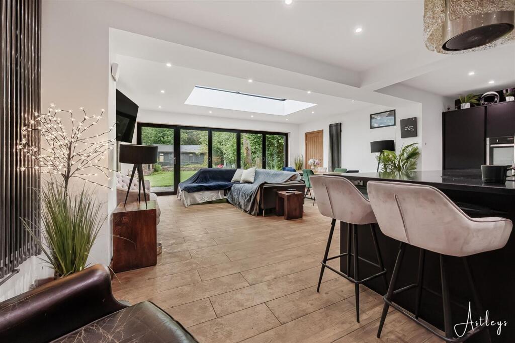 House in Ystradgynlais - More