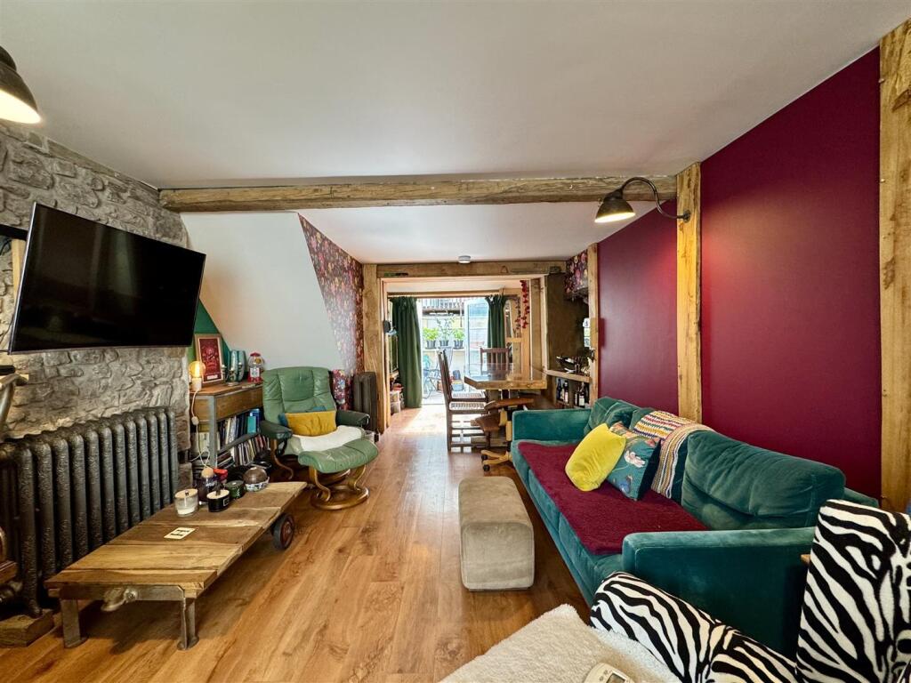 House in Newport - View 3
