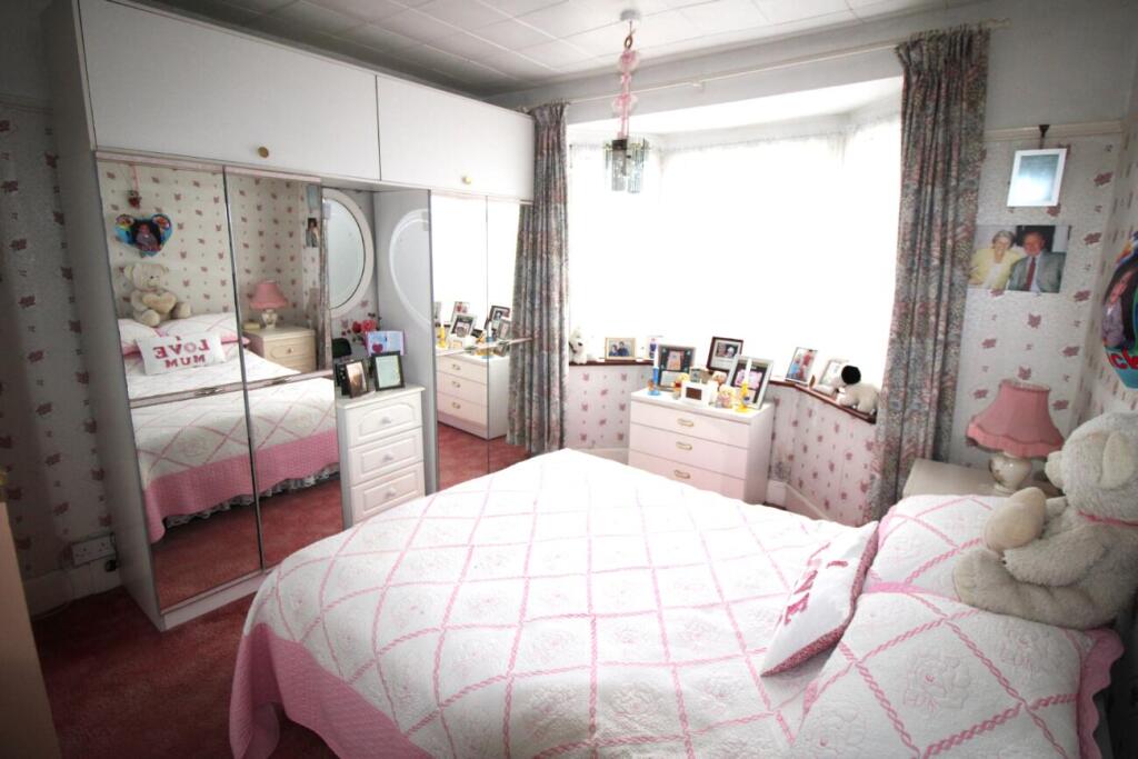 Brookdale Avenue, Upminster, Essex photo 5