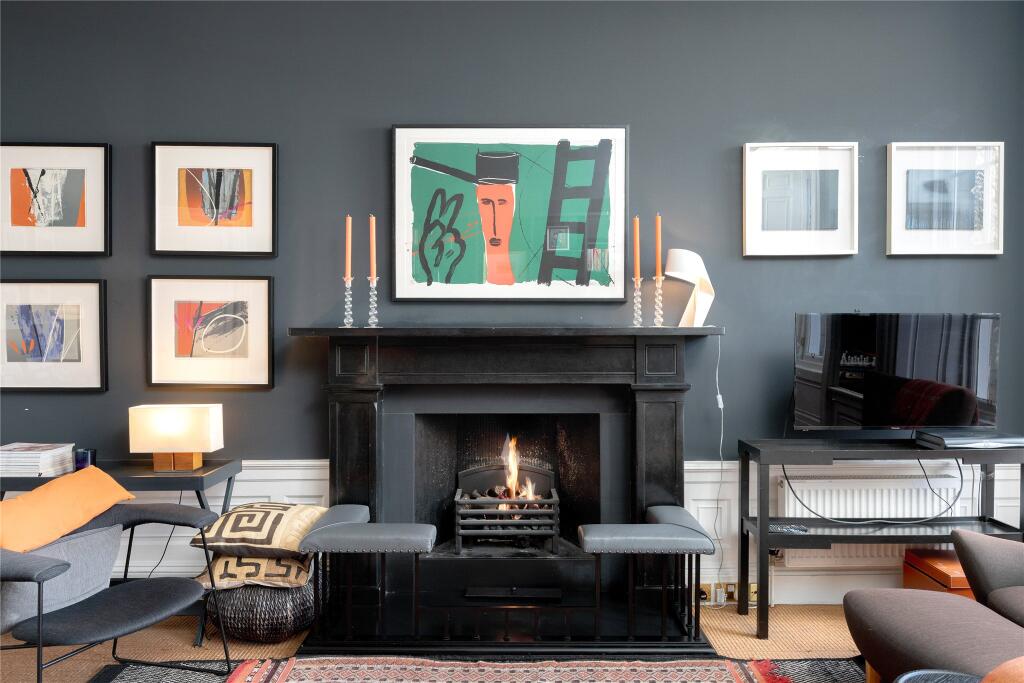 House in Edinburgh - More