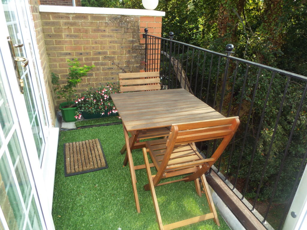 Apartment in Southampton - View 3