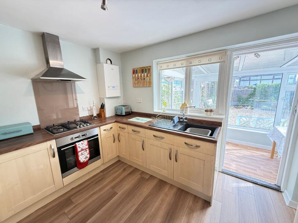 Beechcroft Avenue, Kirby Cross photo 4