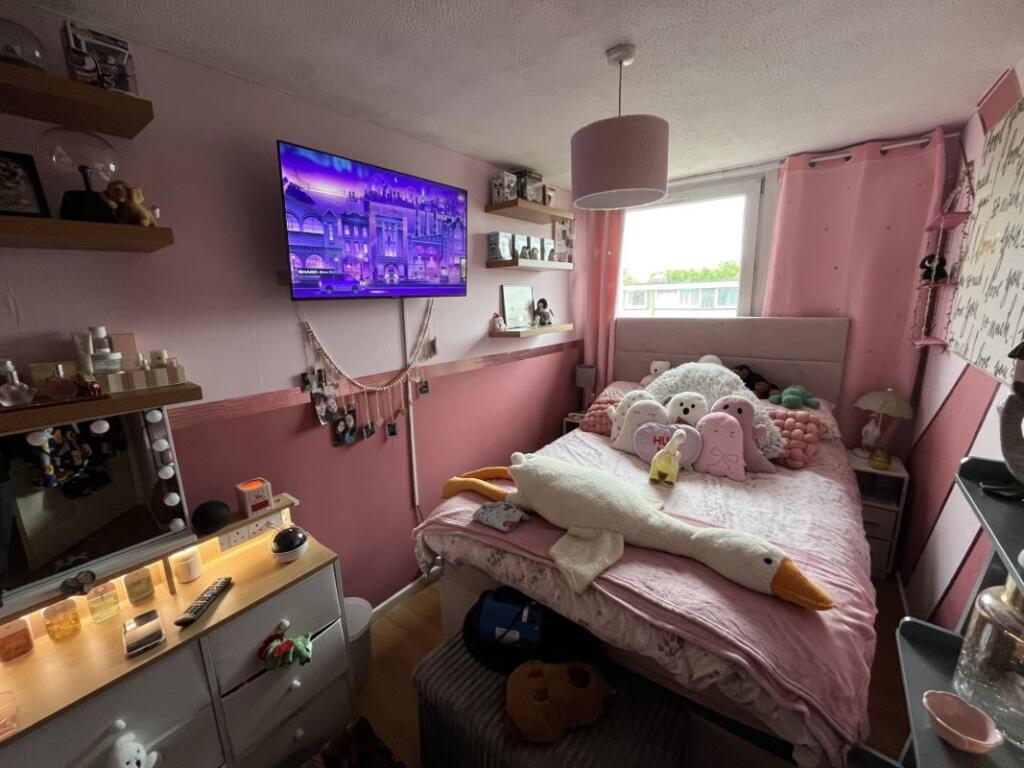 46 Craylands, Basildon, Essex, SS14 3RH photo 5