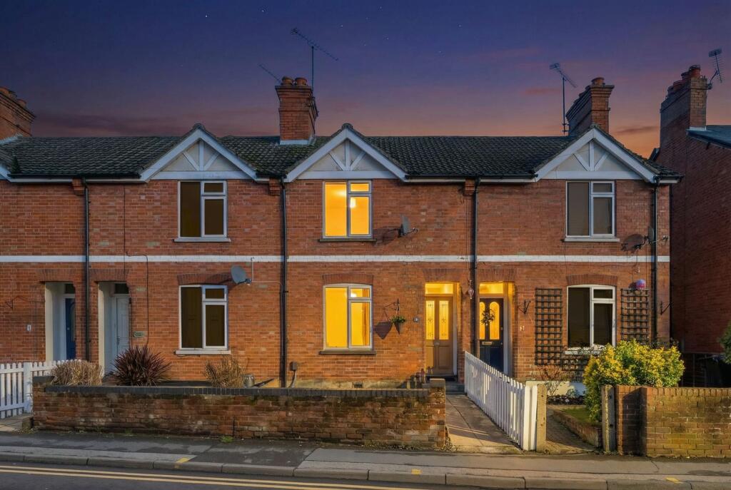 Main image of property: Easthampstead Road, Wokingham, RG40