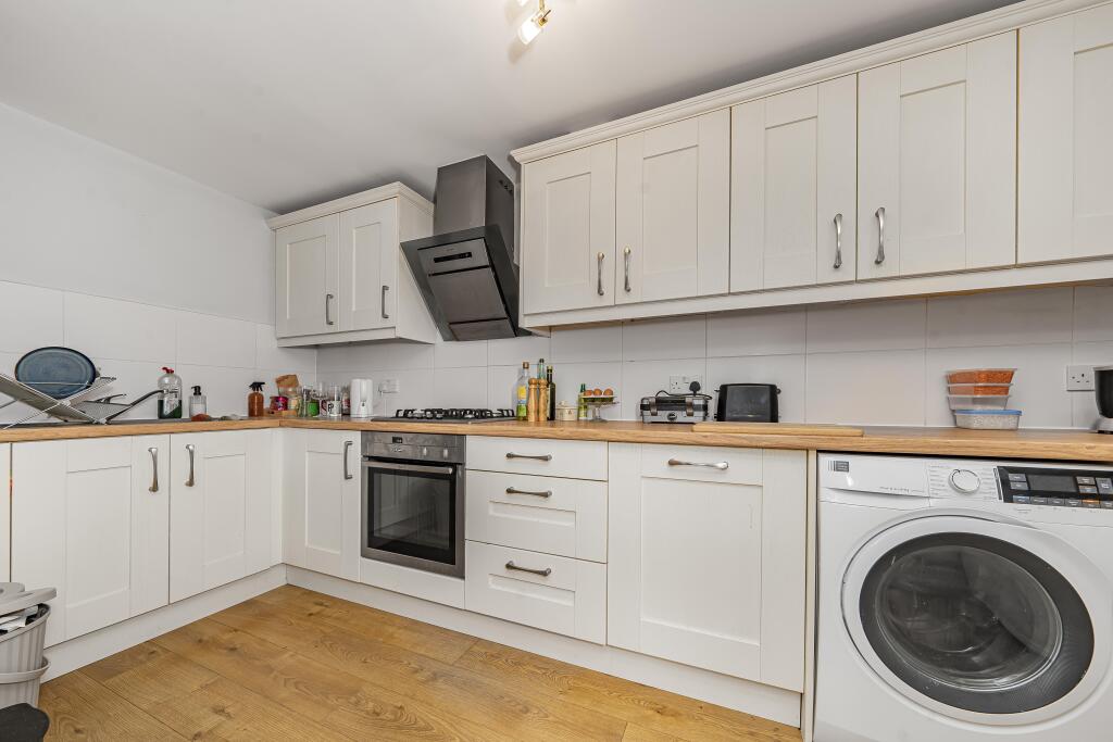 Apartment in Windsor - View 3