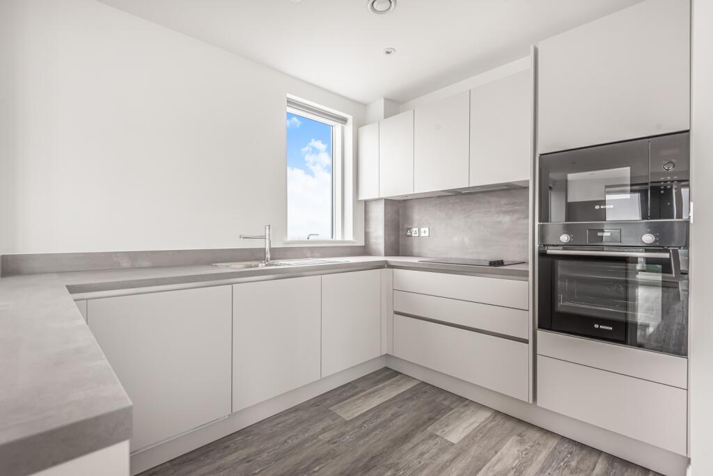 Apartment in Bromley - View 3