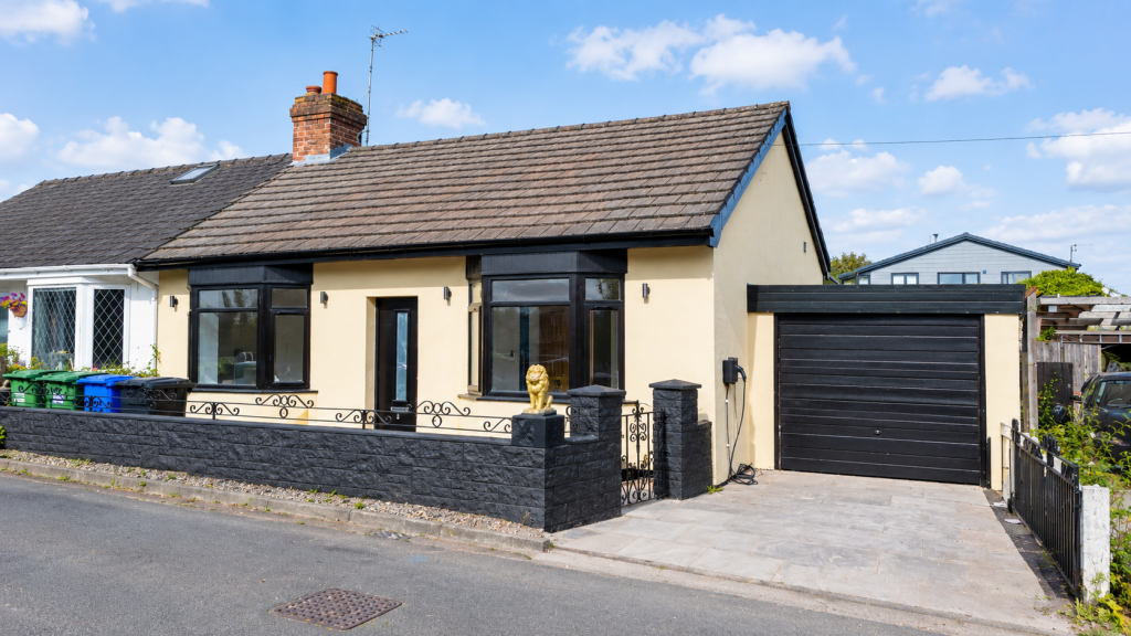 3-bed semi-detached on Gerosa Avenue, Warrington, WA2 8SR, Warrington, £240,000