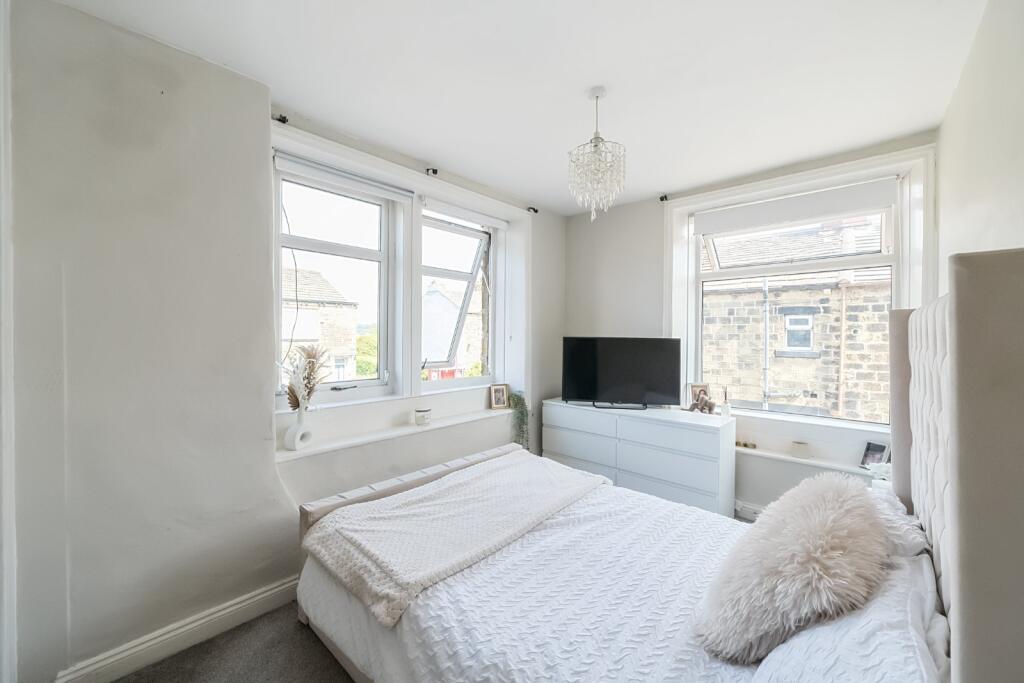 Woodland View, Calverley, Pudsey, West Yorkshire, LS28 photo 4
