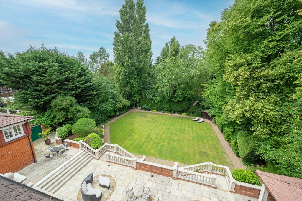 Hampstead Lane, London, NW3 photo 4