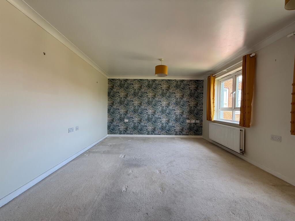 Apartment in Poole, Longfleet - View 4