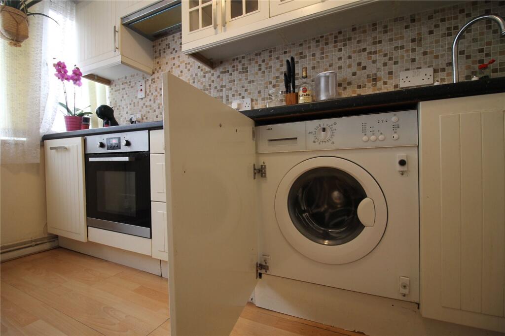 Penryn Avenue, Fishermead, Milton Keynes photo 4